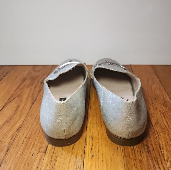 5/$100 SALE - Nine West Wild Girls Lightning Bolt Silver/Red Flat Loafer Shoes - Picture 8 of 14